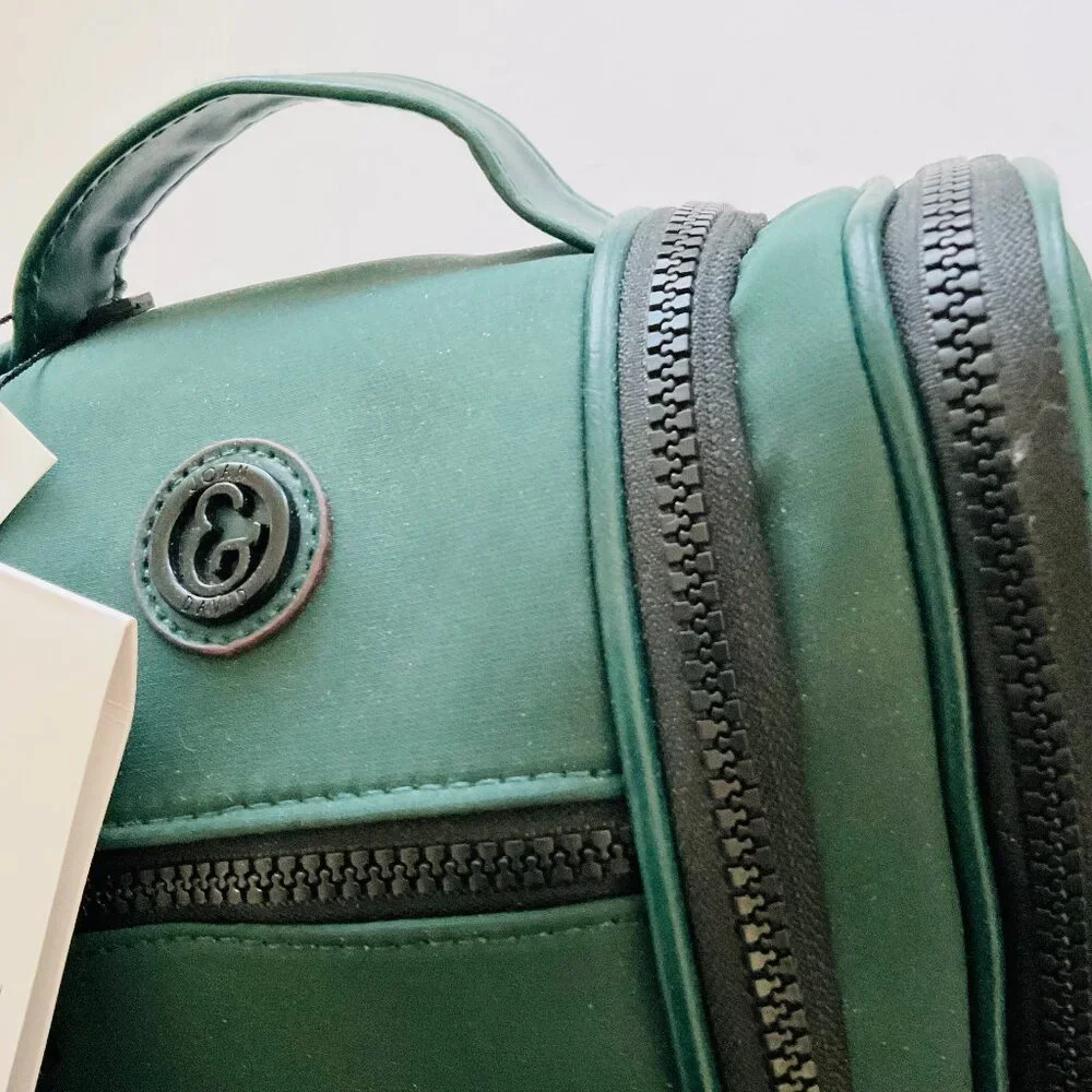 JOAN & DAVID Women's Hanging Toiletry Case NWT - Picture 3 of 9